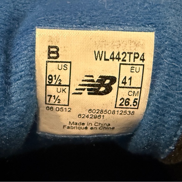 Woman’s New Balance 442 shoes in amazing shape, size 9.5. - Picture 7 of 7
